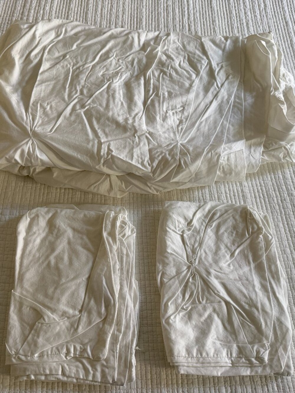 Crane & Canopy White Valencia Pintuck Duvet Cover & Shams, Queen/Full
